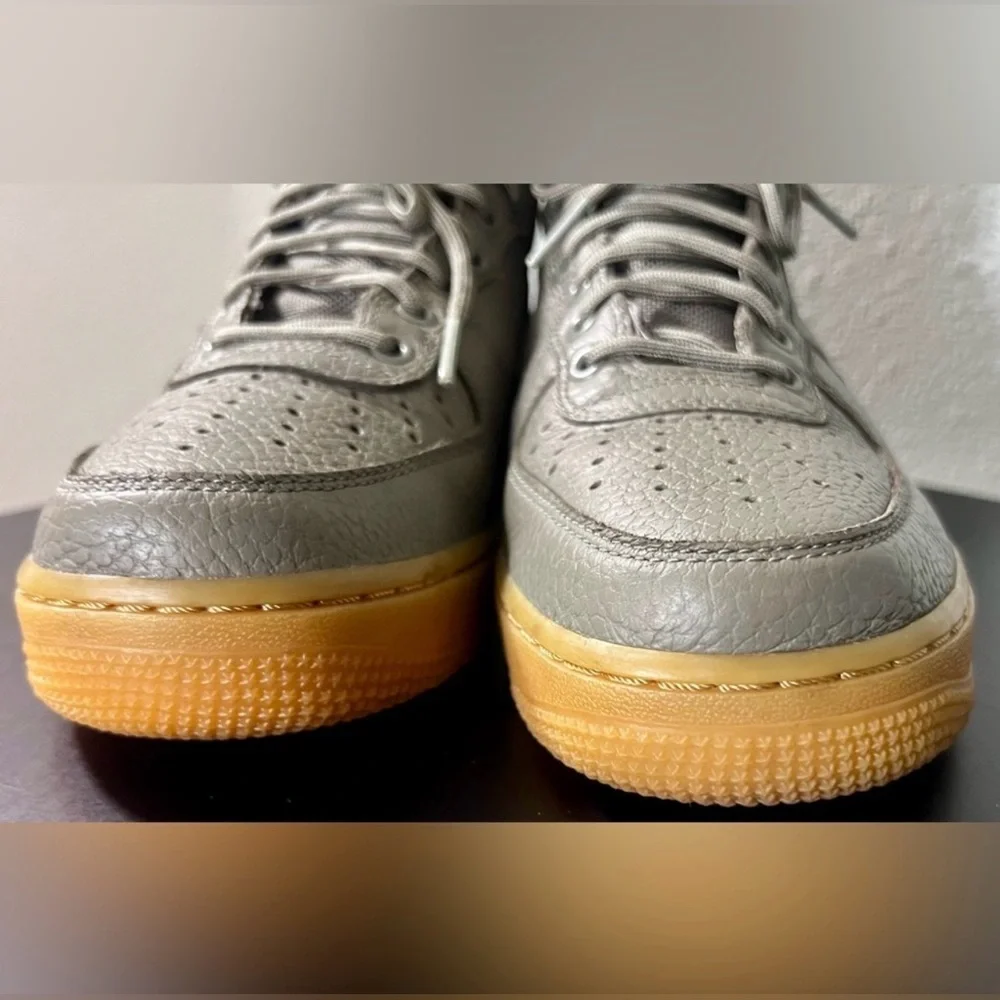 IOB Nike SF Air Force 1 Mid Dark Stucco Sneakers
Shoes Iconic Strap Collectible - Picture 9 of 16